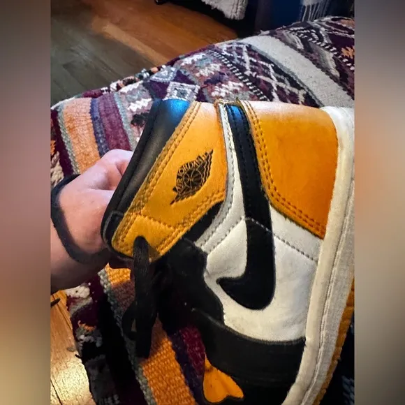 - Nike Kids Jordans Black  Yellow  White Jordans size 9 (toddler)