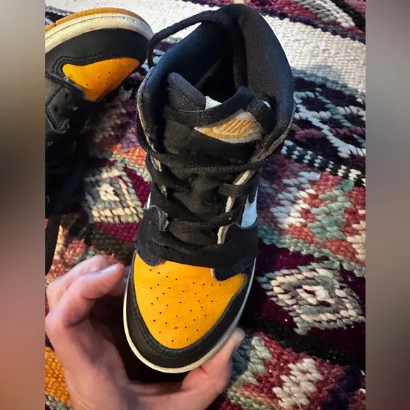 - Nike Kids Jordans Black  Yellow  White Jordans size 9 (toddler)