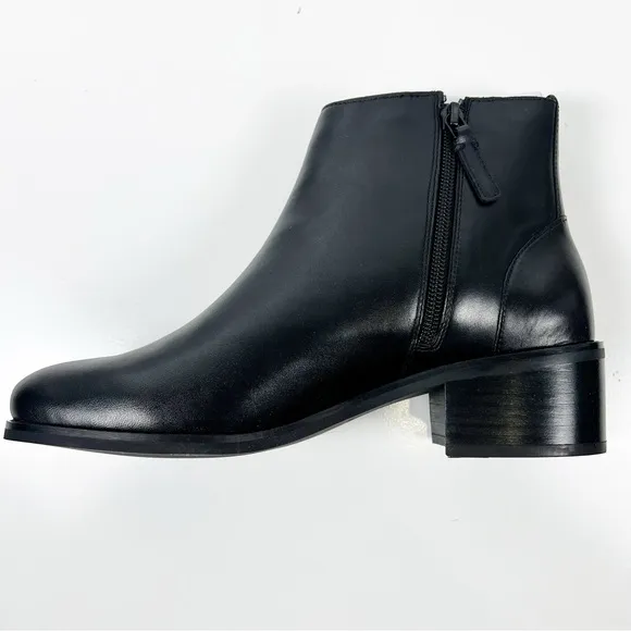 Cole Haan Womens Holis Black Leather Gold Logo Side Buckle Heeled Ankle Boot 9.5