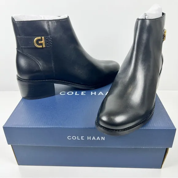Cole Haan Womens Holis Black Leather Gold Logo Side Buckle Heeled Ankle Boot 9.5