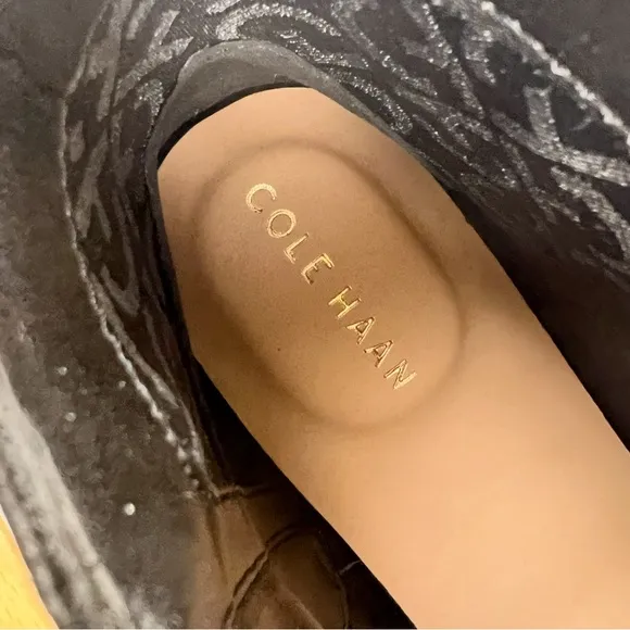 Cole Haan Womens Holis Black Leather Gold Logo Side Buckle Heeled Ankle Boot 9.5