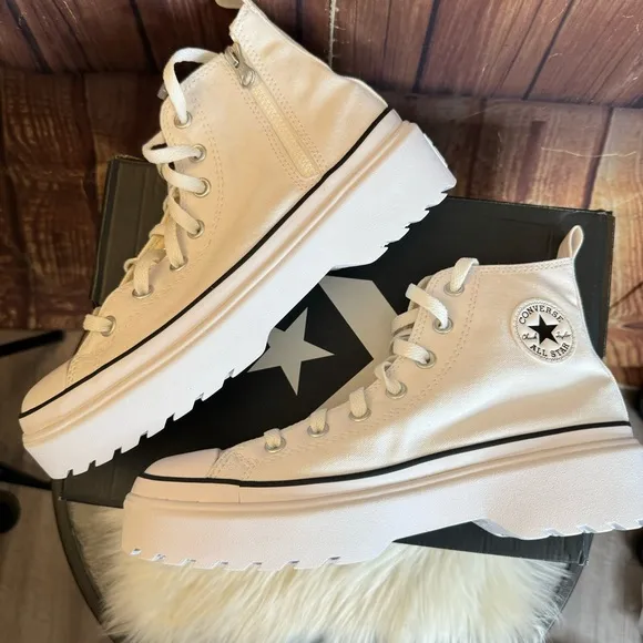 Converse Kids Chuck Taylor All Star Lugged Lift Platform Canvas High Top Shoe 7