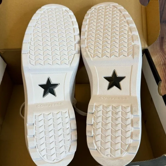 Converse Kids Chuck Taylor All Star Lugged Lift Platform Canvas High Top Shoe 7