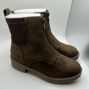CUSHIONAIRE Hackett Front Zip Stretch Boot 7 OLIVE NEW