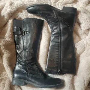 Du Pareil Au Meme tall black boots. European size 35. Genuine leather.