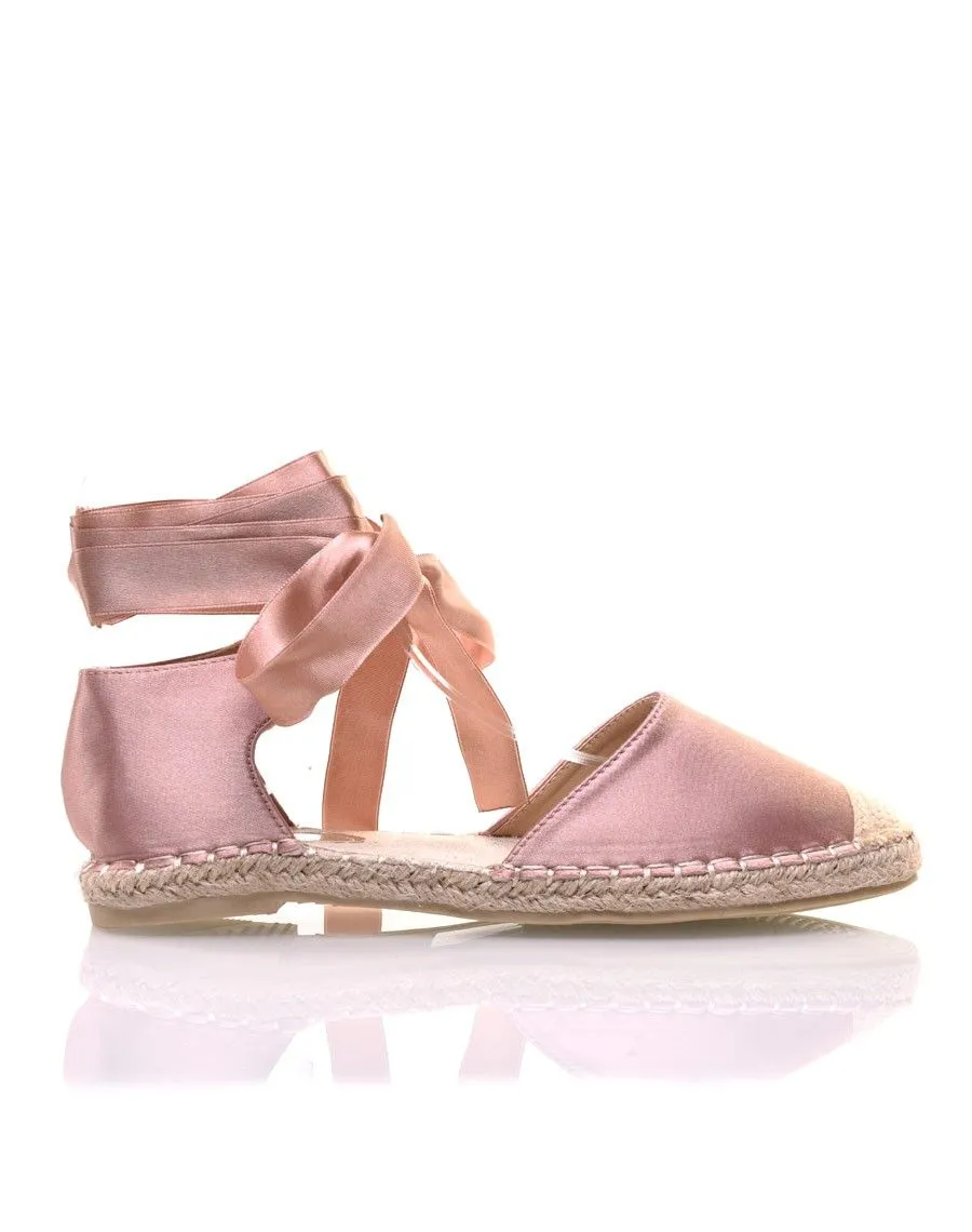 Espadrilles roses pâle satinées à bout fermé