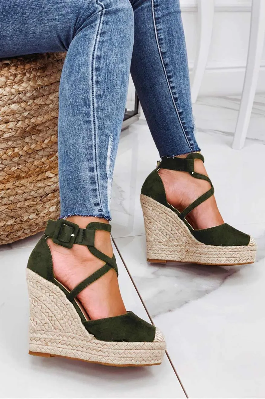 Espadrilles verdi con zeppa e fasce ad incrocio