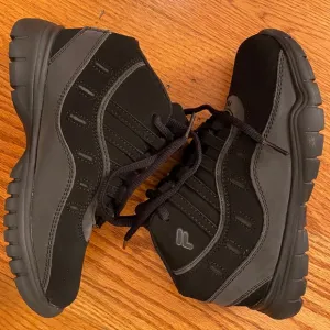 EUC Fila Midrise Sneaker, Black