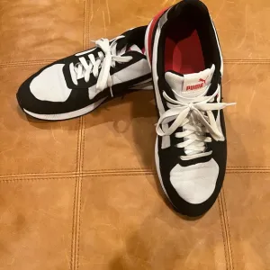 EUC Puma Sneakers Sz.13 Black Red White MSRP:$100