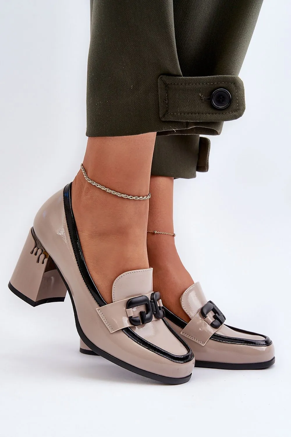 Heeled low shoes