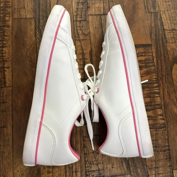 Lacoste Sneakers white with pink alligator and details kids sz 5.5 or EU 37.5