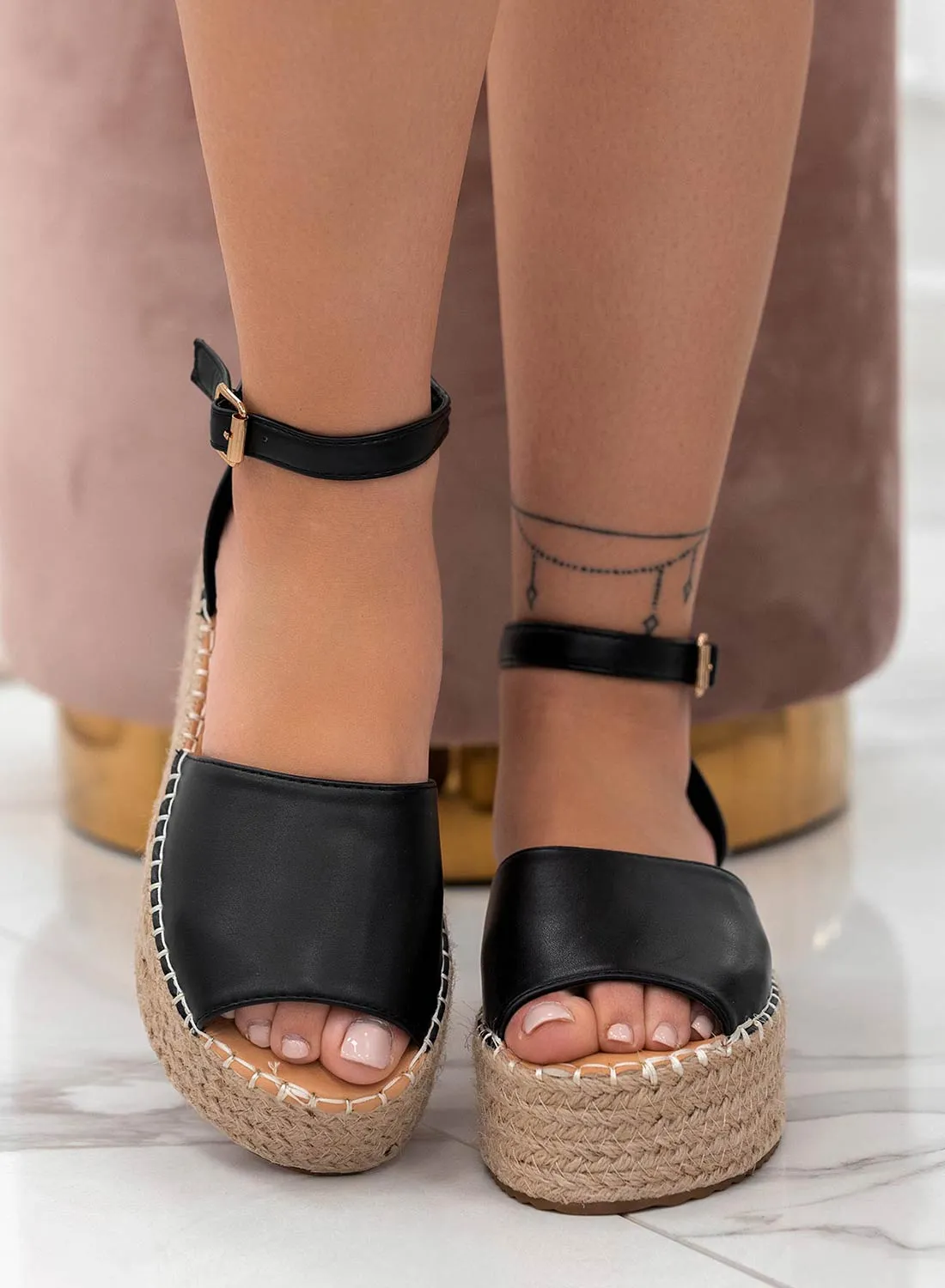 LICIA - Espadrillas nere in finta pelle con zeppa e cinturino