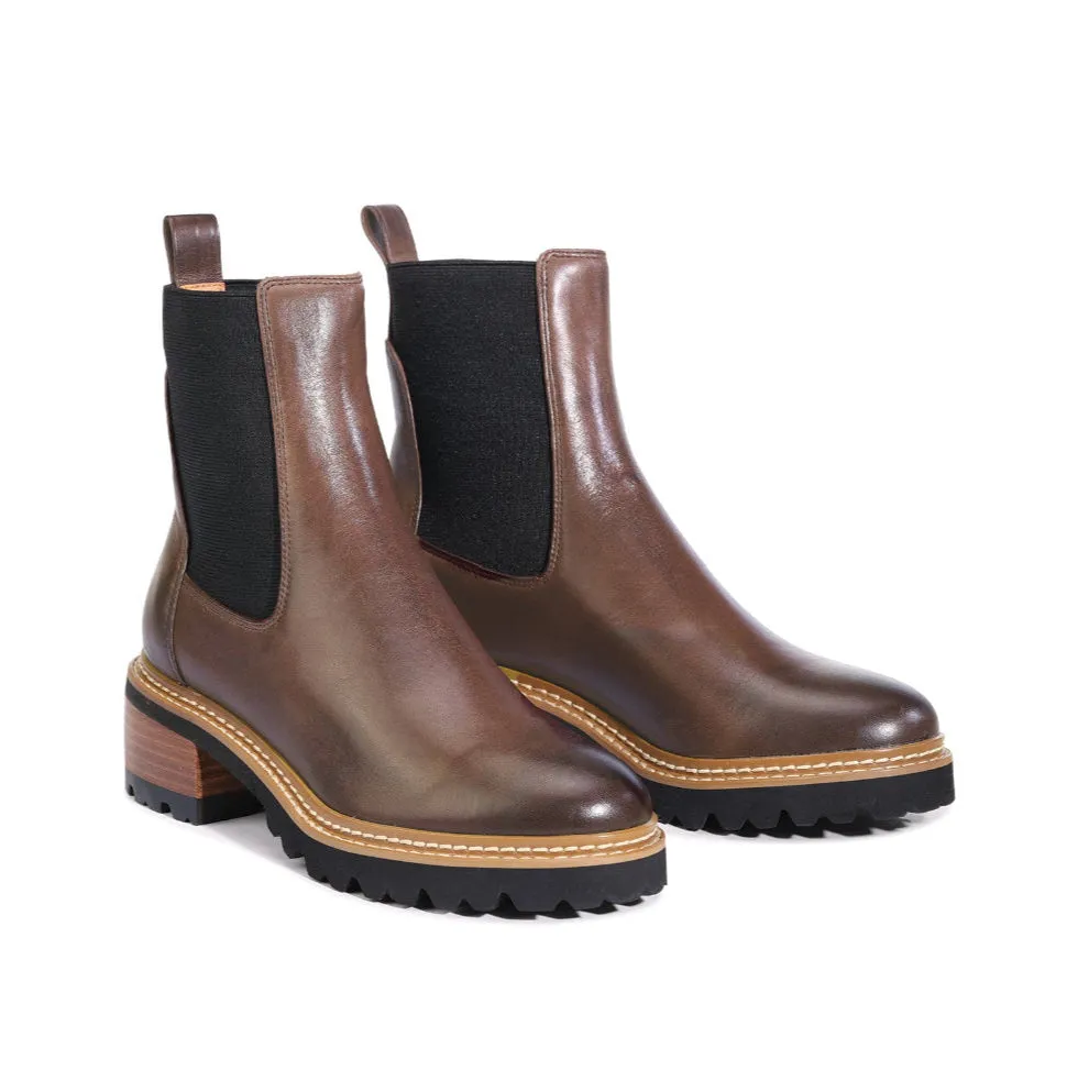 LINEAR LEATHER ANKLE BOOTS
