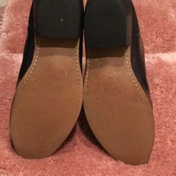 Mens Laredo western style boots.