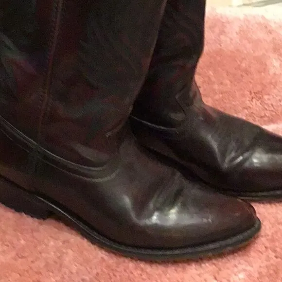 Mens Laredo western style boots.