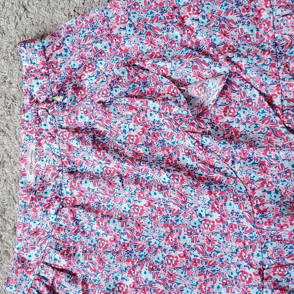 New BCBG Women skirt mini lightweight casual sz M floral pattern (R)