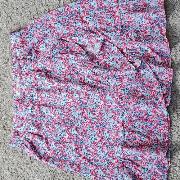 New BCBG Women skirt mini lightweight casual sz M floral pattern (R)