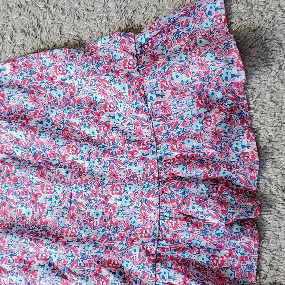 New BCBG Women skirt mini lightweight casual sz M floral pattern (R)