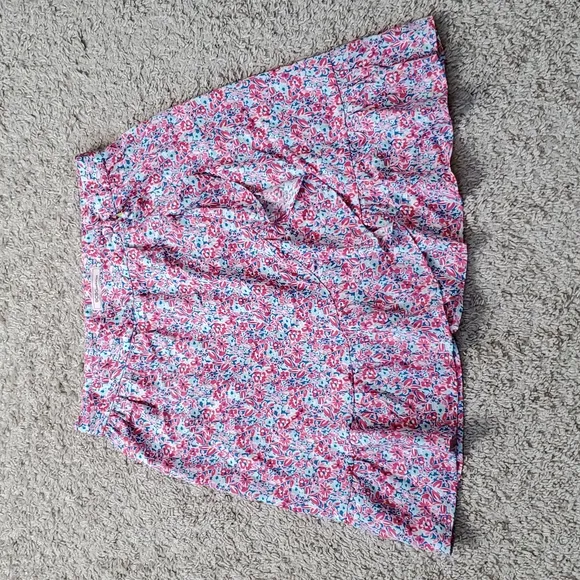 New BCBG Women skirt mini lightweight casual sz M floral pattern (R)