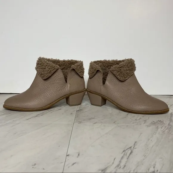 New! Kelsi Dagger Kayak Faux Fur Leather Boot 8.5