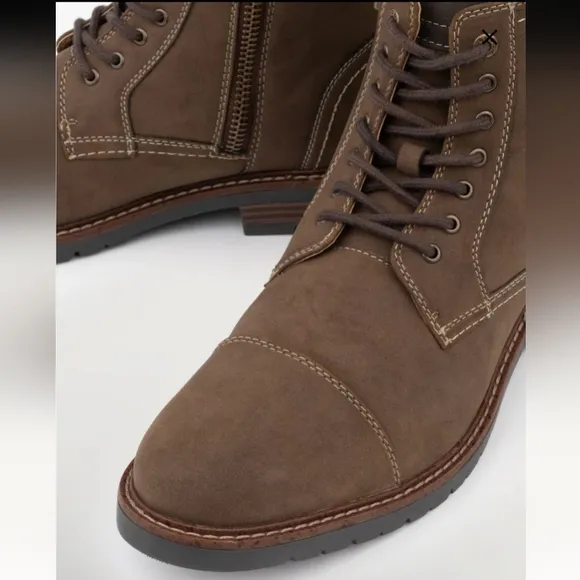 New w/o Box Men's Dockers Rawls Rugged Cap Toe Logger Boots Size 7 Color:Drk Tan
