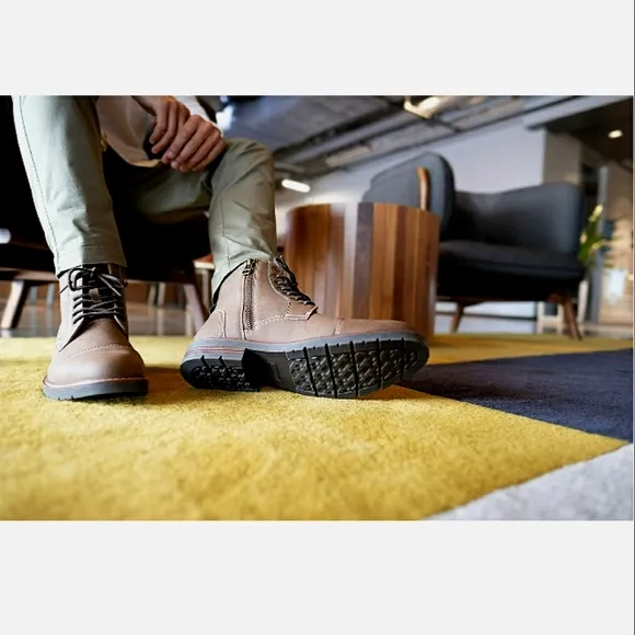 New w/o Box Men's Dockers Rawls Rugged Cap Toe Logger Boots Size 7 Color:Drk Tan