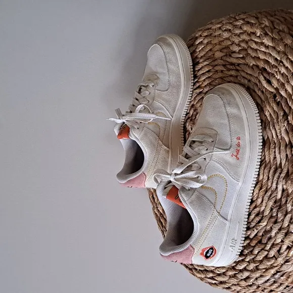 Nike Air Force 1 Womens Off White Canvas/Suede Fashion/Athleisure Sneakers S-6