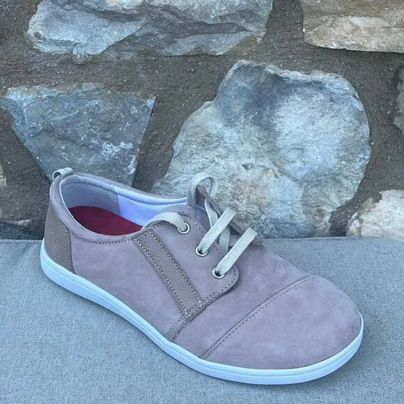 SAS Marnie lightweight sneaker taupe size 6W