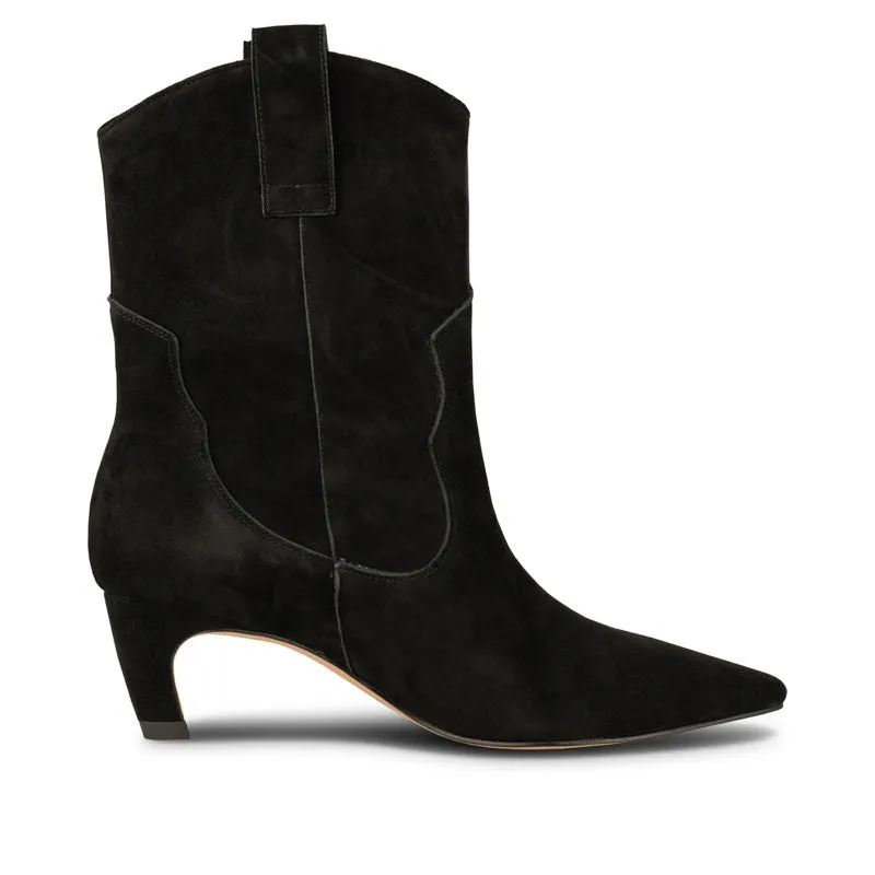 SHOE THE BEAR Dicte Suede Boots in Black
