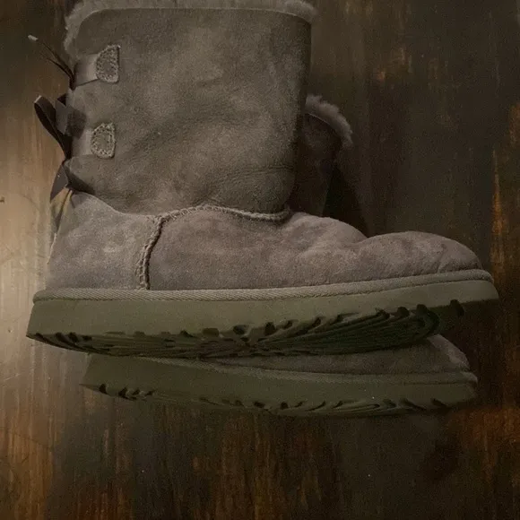Ugg boots. Big girls size 4. Style Bailey Bow II.