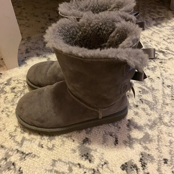 Ugg boots. Big girls size 4. Style Bailey Bow II.