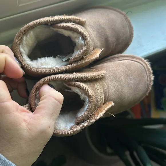 Ugg toddler neumel ez-fit boots