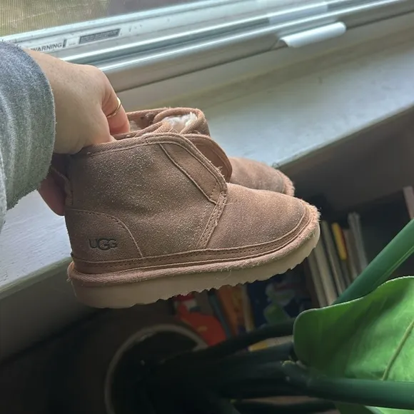 Ugg toddler neumel ez-fit boots