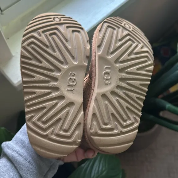 Ugg toddler neumel ez-fit boots
