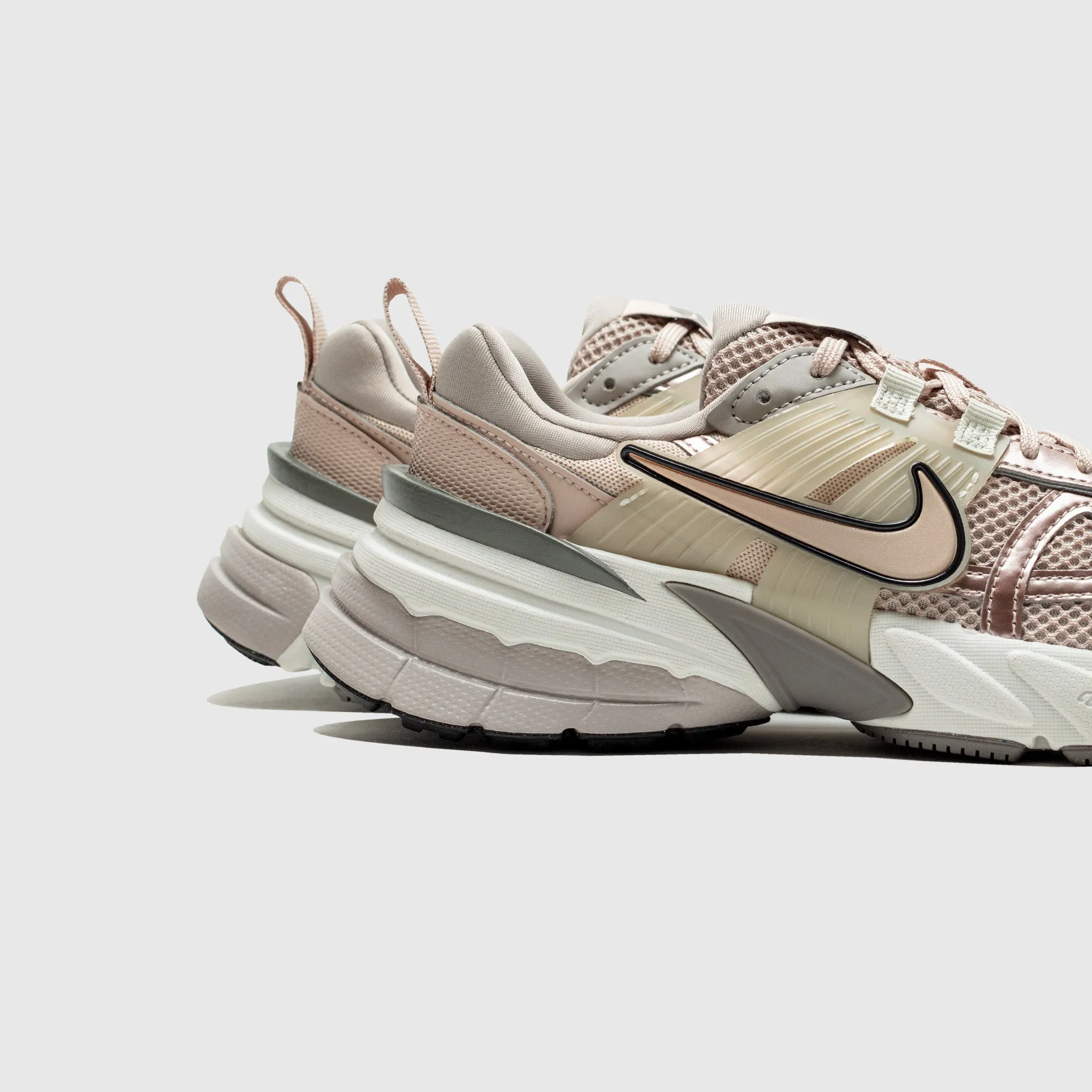 WMNS V2K RUN "PARTICLE BEIGE"